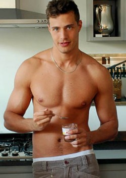 busy-boys:  Ale Marchi is busy in the kitchen.