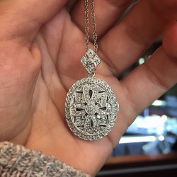 raymondleejewelers:  Mother’s Day is THIS SUNDAY! To celebrate, we teamed up with @jewelryjournal to give away this gorgeous diamond locket. Visit @jewelryjournal to enter!   #goodluck #sweeps #contest #giveaway #mothersday #rljmoms #lovemoms #love