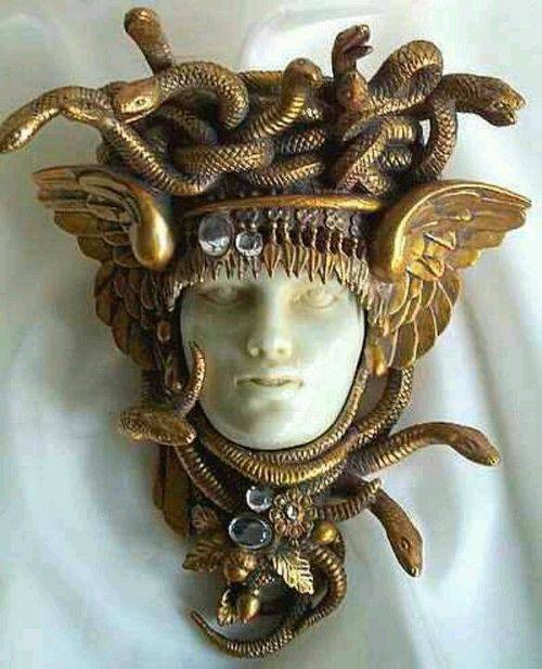 oursoulsaredamned:Head of the Gorgon MedusaLate 19th Century Czechoslovakian brooch, gold, jasper, a