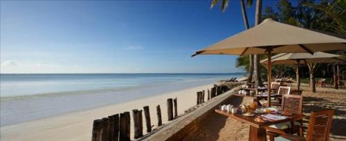 The 5* Bluebay Beach Resort and Spa, Zanzibar.Ahhhhhhhhh.