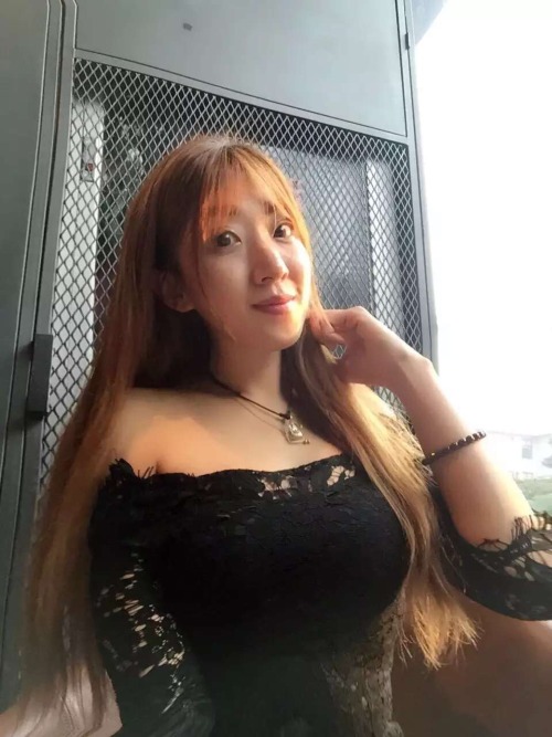 vivianlittlechink:  How will you use me?  Soft and gentle till you come then on your knees a hand full of hair pounding away hard n deep till I breed you