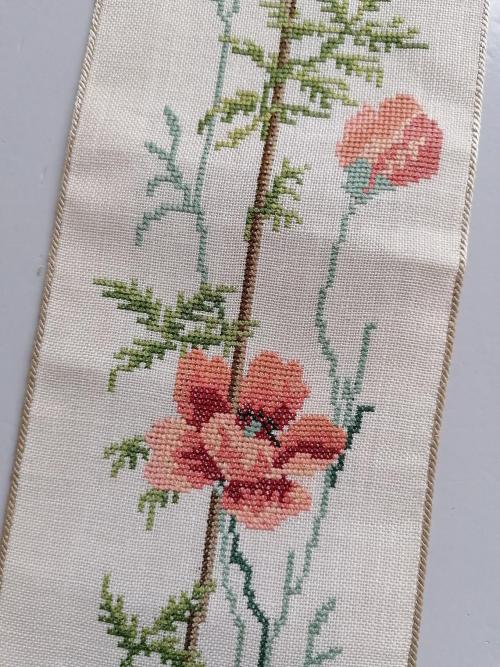 somediyprojects:Norwegian Poppy Wall Hanging, c. 1960s.“This is one of the most gorgeous needl