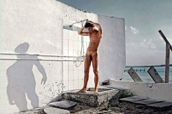 benudenfree:  nude outdoor shower - cool shot   &lt;3   ph. unknown