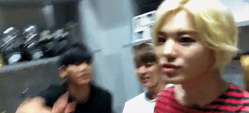 namsoogyu:  Hoya notice Sungjong was acting cute and immediately tell him to stop because it is his phone >^< 