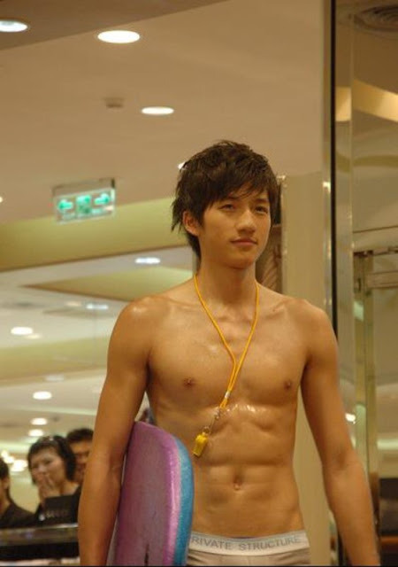 xiaohaogayphotoblog:Cute Taiwanese Model