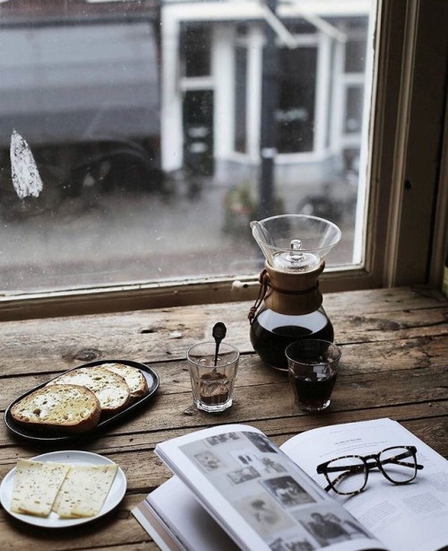 manmakecoffee:  A cozy morning. By @diogosaul.