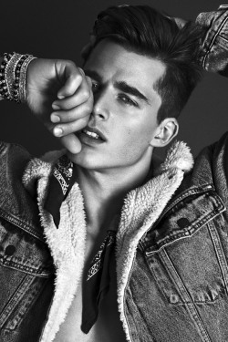 hectadecatrifecta:“Pietro Boselli Poses for L’Officiel Hommes Poland Winter 2018 Issue”