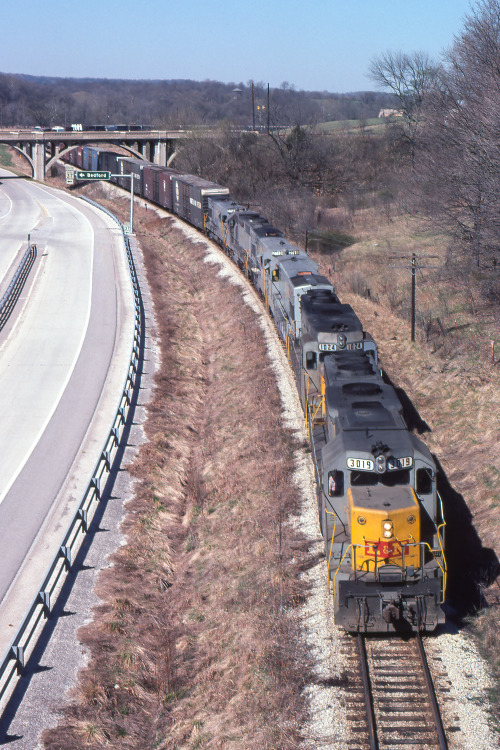 On the Former MononHere are four shots of a Louisville &amp; Nashville train moving south on the