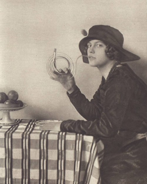 Dancer Dacia with her glass spiral cigarette holder, 1920. Source: Tumblr Yesterdaysprint. #victori