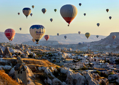 neil-gaiman:odditiesoflife:Stunning Landscape - Cappadocia, TurkeyThe mysterious rock formations and