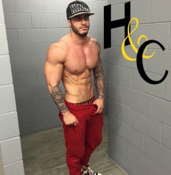 herculesandcannoli:  Exclusive: Mike Chabot 💥💪🏽🙌🏼 @mikechabot44 on Instagram 👌🏽