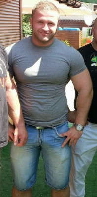 beefluvr94:  Awesome pecs. Outstanding fit