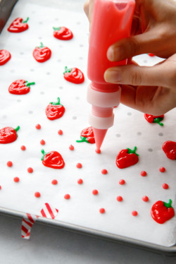 sweetoothgirl:  Strawberry Cake Roll