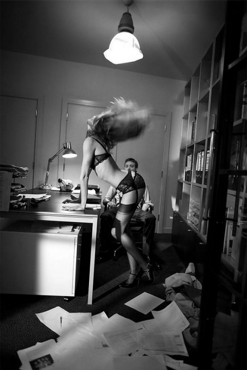 rienquepourelles:  Sorry to all. Really buzzy office times…(photo connue!). S.J.