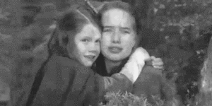 eclmunclpevensie:  the pevensies + hugs in lww