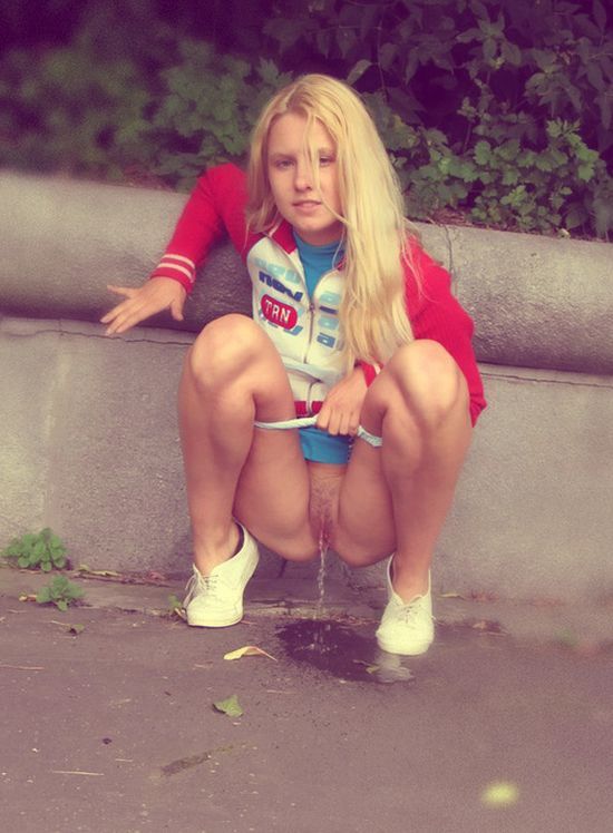 pee-pee-girls:  Find amateur pissing girl online at http://www.weepingdates.com