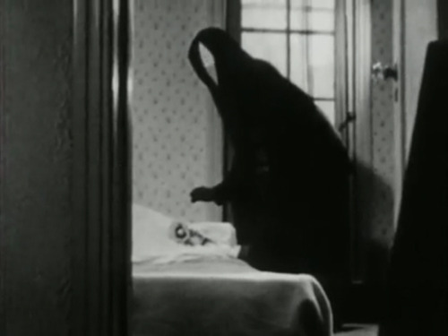 mudwerks:  (via The Grim Gallery: Exhibit 1632)   Meshes of the Afternoon (1943)  
