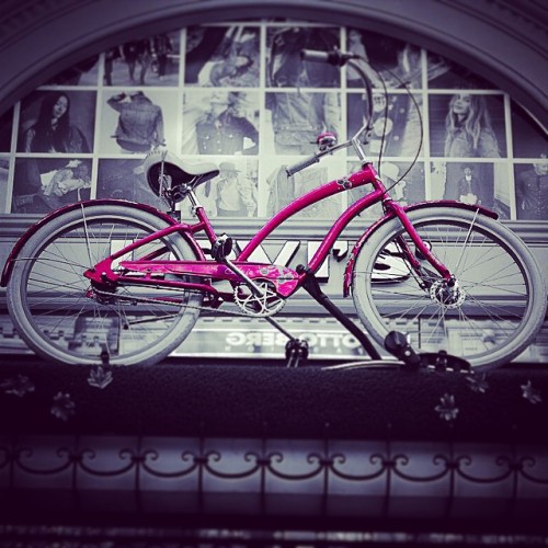 instabicycle:  Via @kokobrame: #ulyanovsk #ulsk #ульяновск #pink #moscow #bicycle