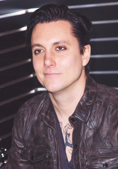 alittlepeiceofgates:  *inserts heart eyes emoji here*