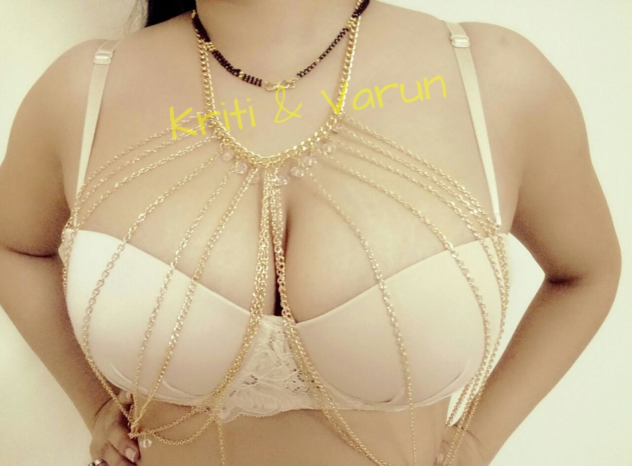 creampiecouple007:  Desi me 😋 common my followers. Show me some love 😘😘😘