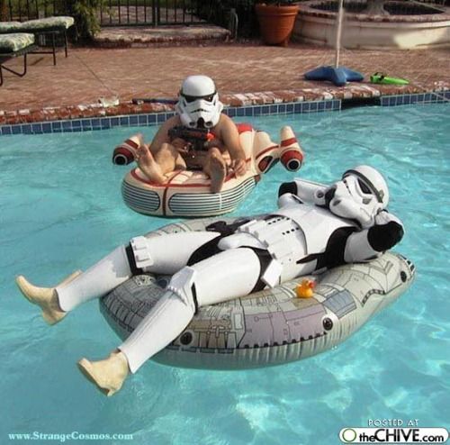 starwarsthesexyforceawakens:  sexyimperial:  Well this Stormtrooper is going on vacation