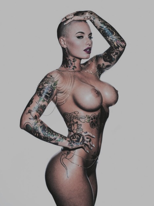 lovetothroatsluts:  m-r-w-i-c-k-e-d:Christy  Dammmmm