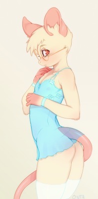 smexymutt:  Bisquits by onta  What a cutie~