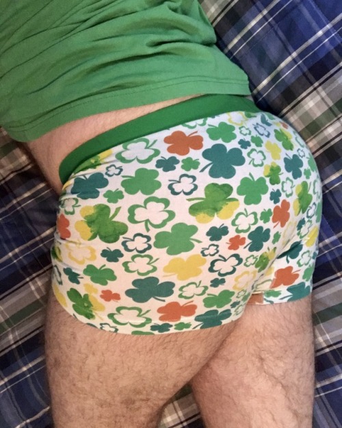 bearlywill: Part of my St. Patrick’s day outfit. 🐻🐶🐷👅💚🍀 More of Me 