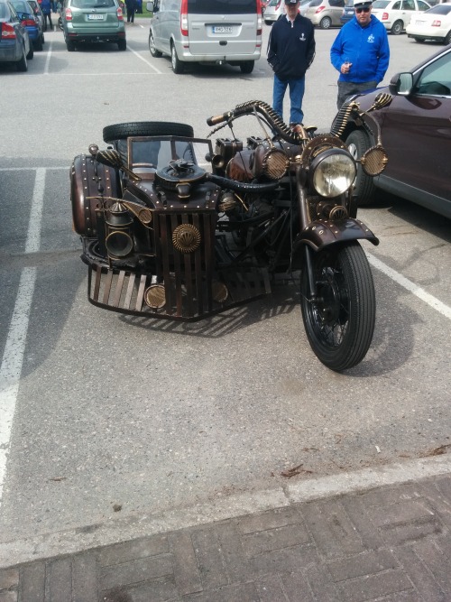 steampunktendencies:  Steampunk Designed BikeMore Steampunk in our groups:Google + Facebook