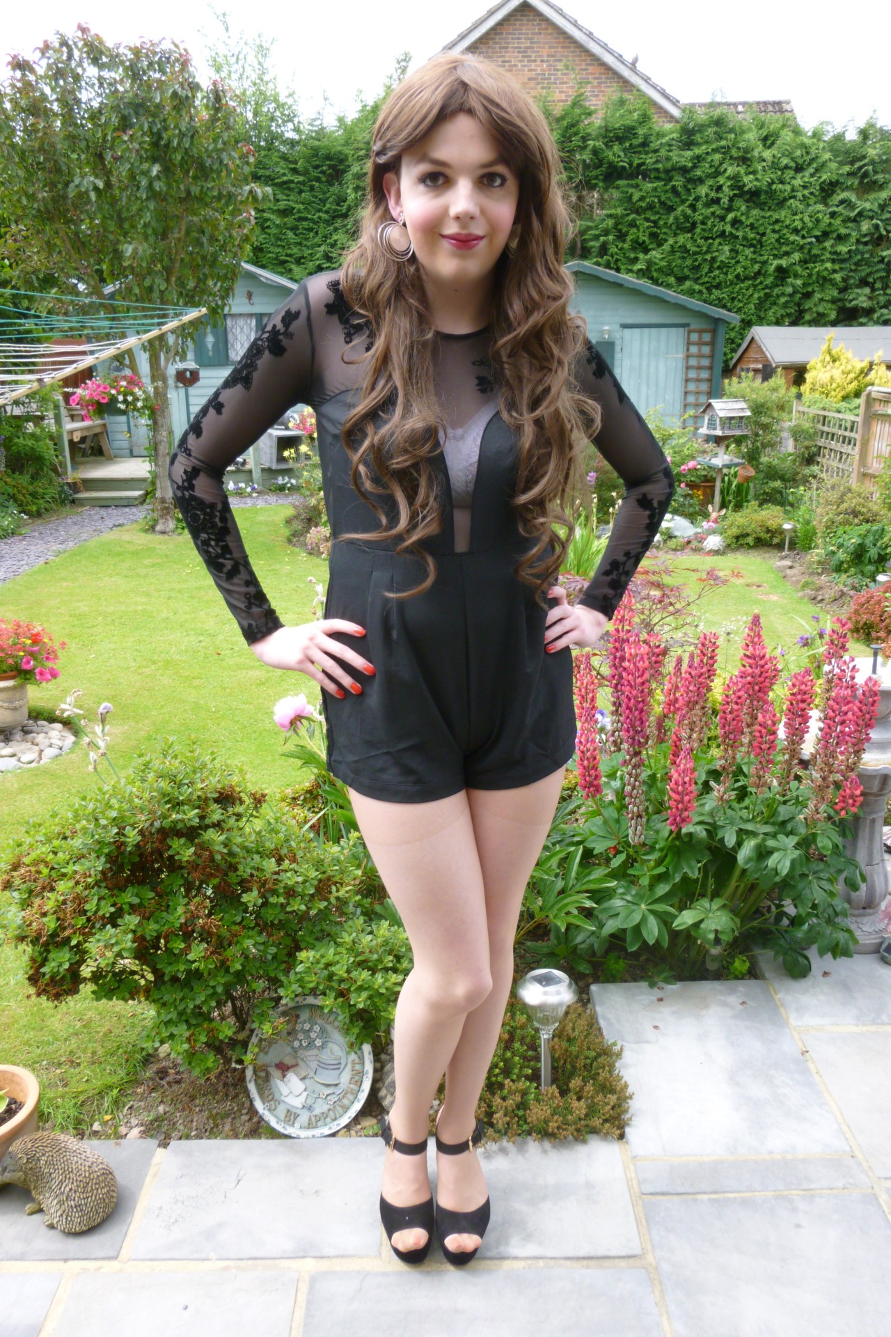 lucy-cd:  Pictures | Outside Love this outfit, present for my 20th Birthday… very