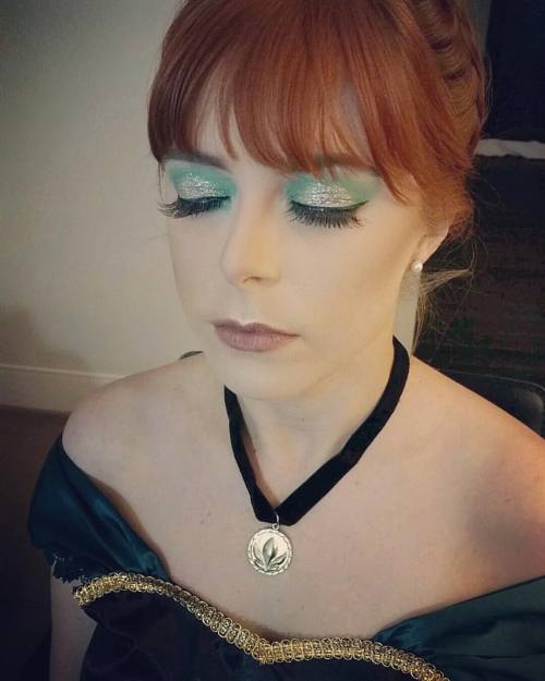 Thank you @_hellofelicialc_ for making my #Frozen cosplay a reality! #Anna #Makeup #hair #redhead