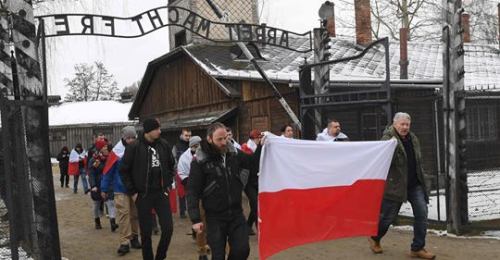 girlactionfigure:Speechless!Holocaust Memorial Day: Far-right Polish group leads anti-Semitic protes