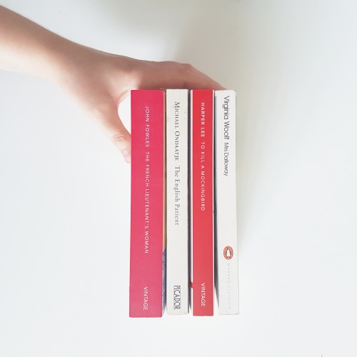 writereadroar:Red and white spines ❤