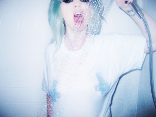 the-m0urning-sun:  ☽ Trust no one ☾
