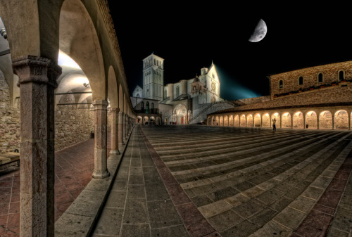 Basilica di San Francesco - Assisi  via Flickr - R.o.b.e.r.t.o.