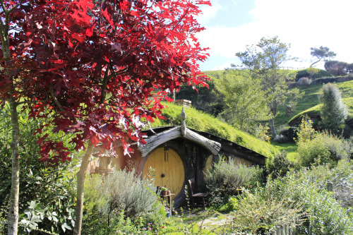 miritamoku:  fortysixthhour:  It began…well, it began as you might expect. In a hole in the ground, there lived a hobbit. Not a nasty, dirty wet hole full of worms and oozy smells. This was a hobbit hole. And that means good food, a warm hearth, and