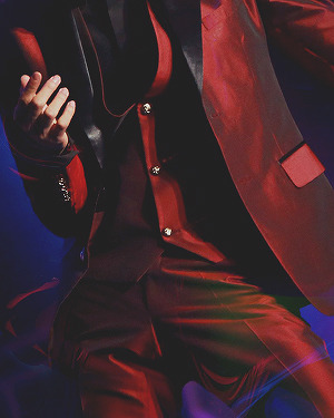kaibility:  kim jongin ; red - for krisinsanity. 
