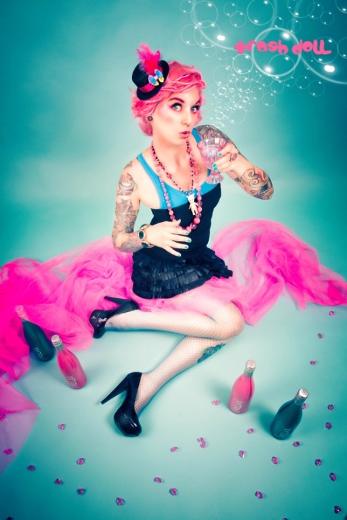 alternative-pinup:  Alternative PinupPinup Twitter