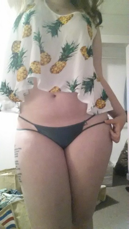 shakespeareancacti:My date was a dud… but hey, at least I looked awesome. My pineapple shirt is amaz