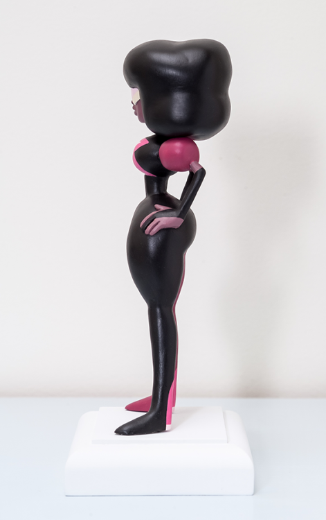 ladyjoyceley:  Garnet made by me Photographed by my father Super Sculpey Firm and Apoxie Sculpt over a wire armature. Primed and then painted with Acrylics.