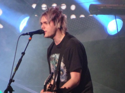 hotdamn5sos:OTRA: March 02, 2015 - Tokyo [x]
