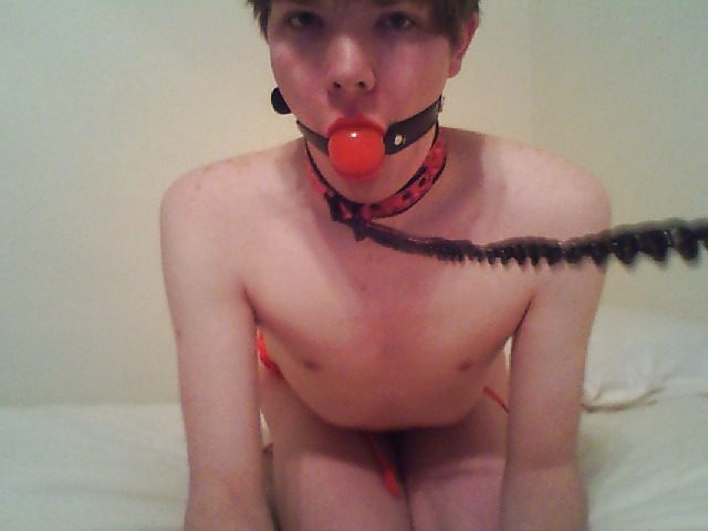 devoidofcaring:  http://xhamster.com/user/carolineggrant Such a pretty little pet!