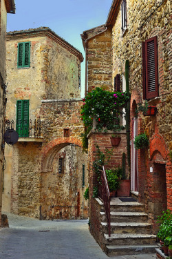 bluepueblo:  Ancient Arch, Tuscany, Italy