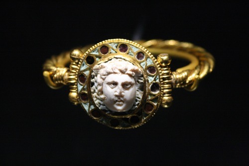 Bracelet with a cameo of MedusaByzantine Empire, early Byzantine period, 5th-7th century ADGold, cha