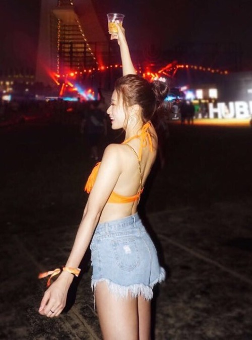 cumherface: Vye - she is single available, you would know her as a Malaysia show girl. (Or so called