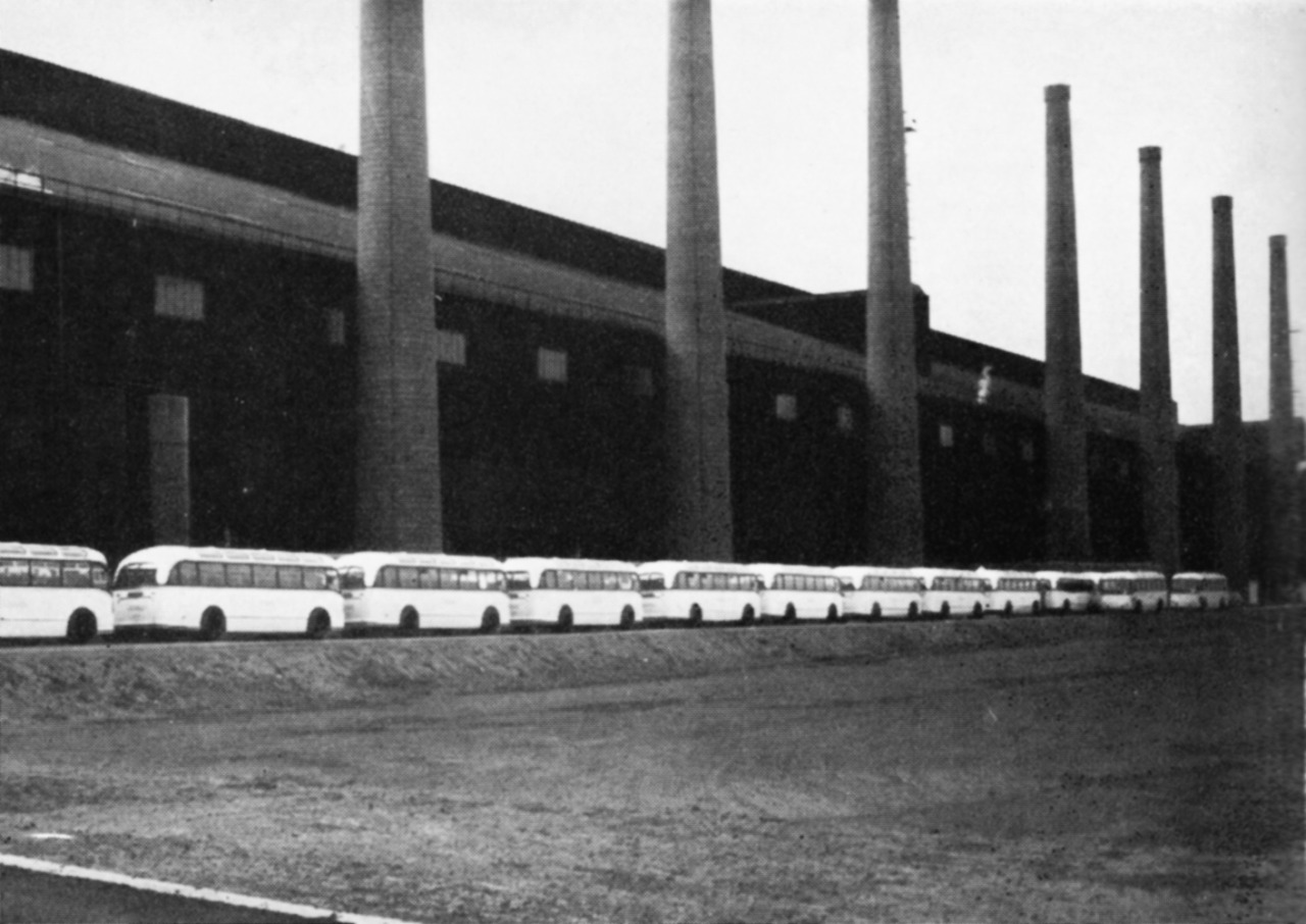 John Summers’ Steelworks at Hawarden Bridge.
Visit if HRH the Duke of Edinburgh, 29th April 1953. Waiting to load up.