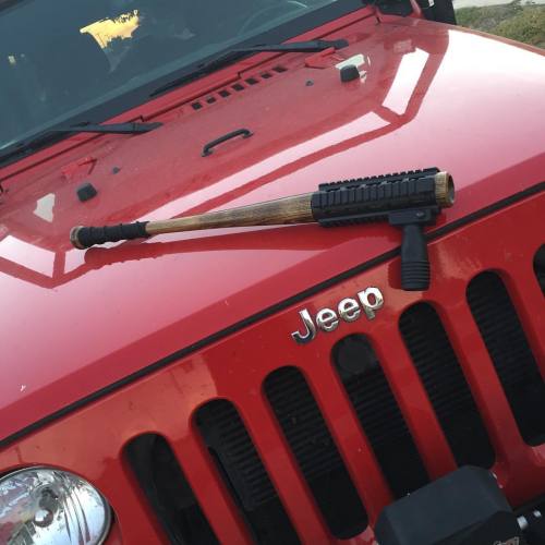 dethchilada:  metalefx:  The BAT-15 tactical assault bat from Primal Concepts #assaultbat #jeep #jeeplife #rubicon #tactical #art #doingsomethingnew #wheeling #webuildcustom  Needs irons & a flashlight. 