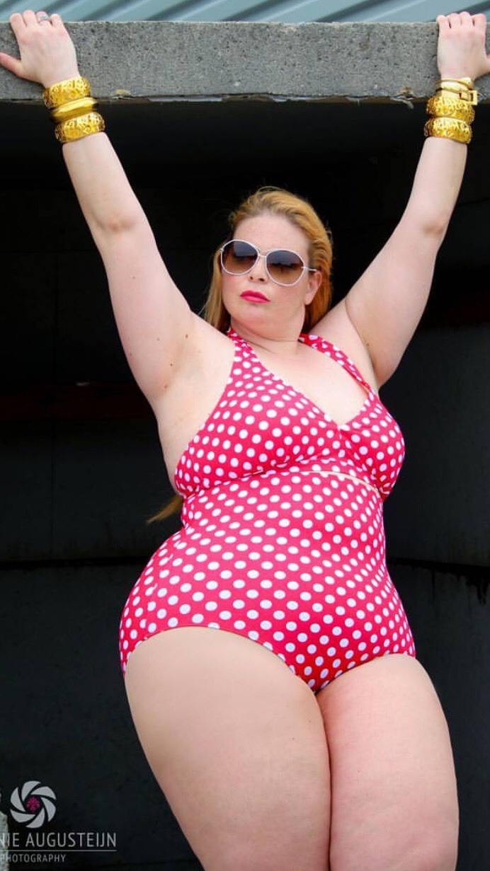 lovemesomebiggirls:  bbworship:  Some Canadian thickness  Oh Canada!