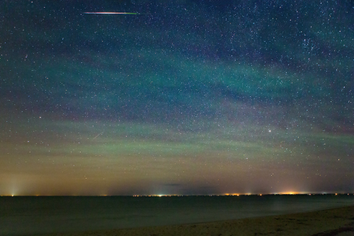 nubbsgalore:the colours streaking through these night skies are from atmospheric airglow and the gra