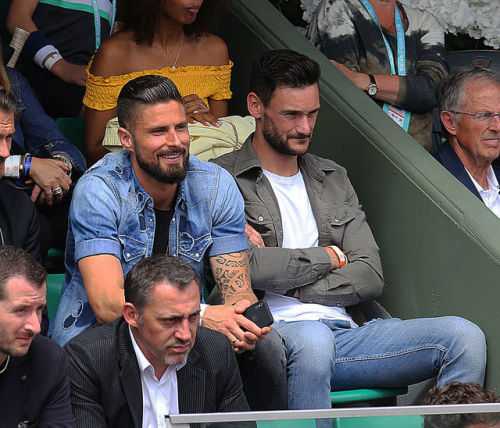   Olivier Giroud, Hugo Lloris and Bafé Gomis in Roland Garros   ©️ KCS Presse